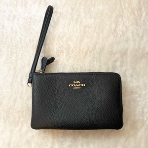 Coach wristlet 2 zipper pockets